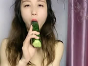 Китайская живая девушка с огурцами и пальцами Мастурбация